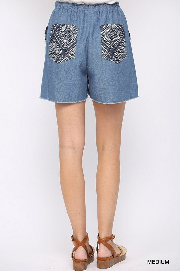 Casual Medium Denim And Print Pockets Elastic Waist Shorts With Raw Hem_ Bottoms jehouze