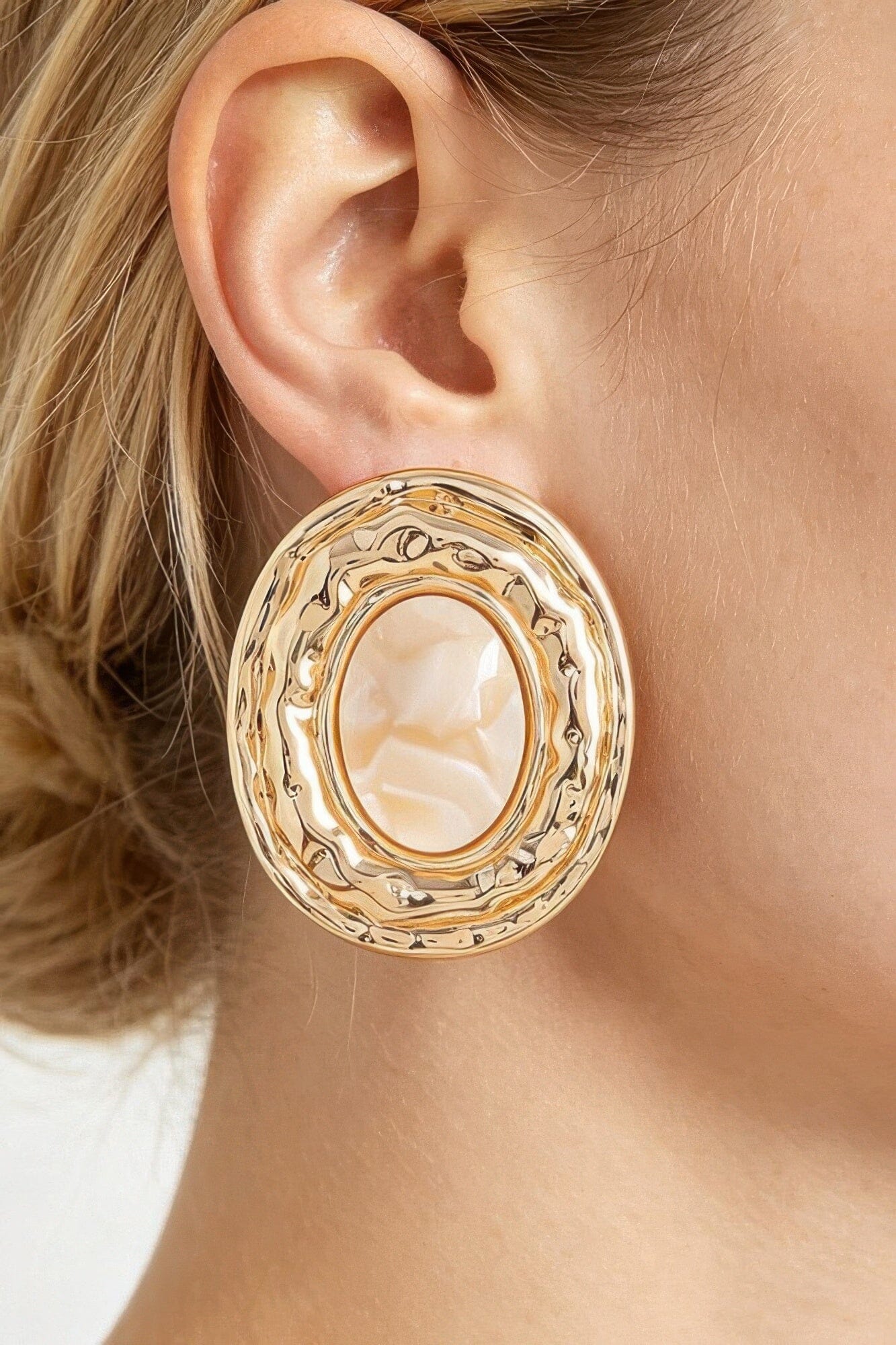 Hammered Marble Disc Earrings Apparel & Accessories > Jewelry > Earrings jehouze Gold White 