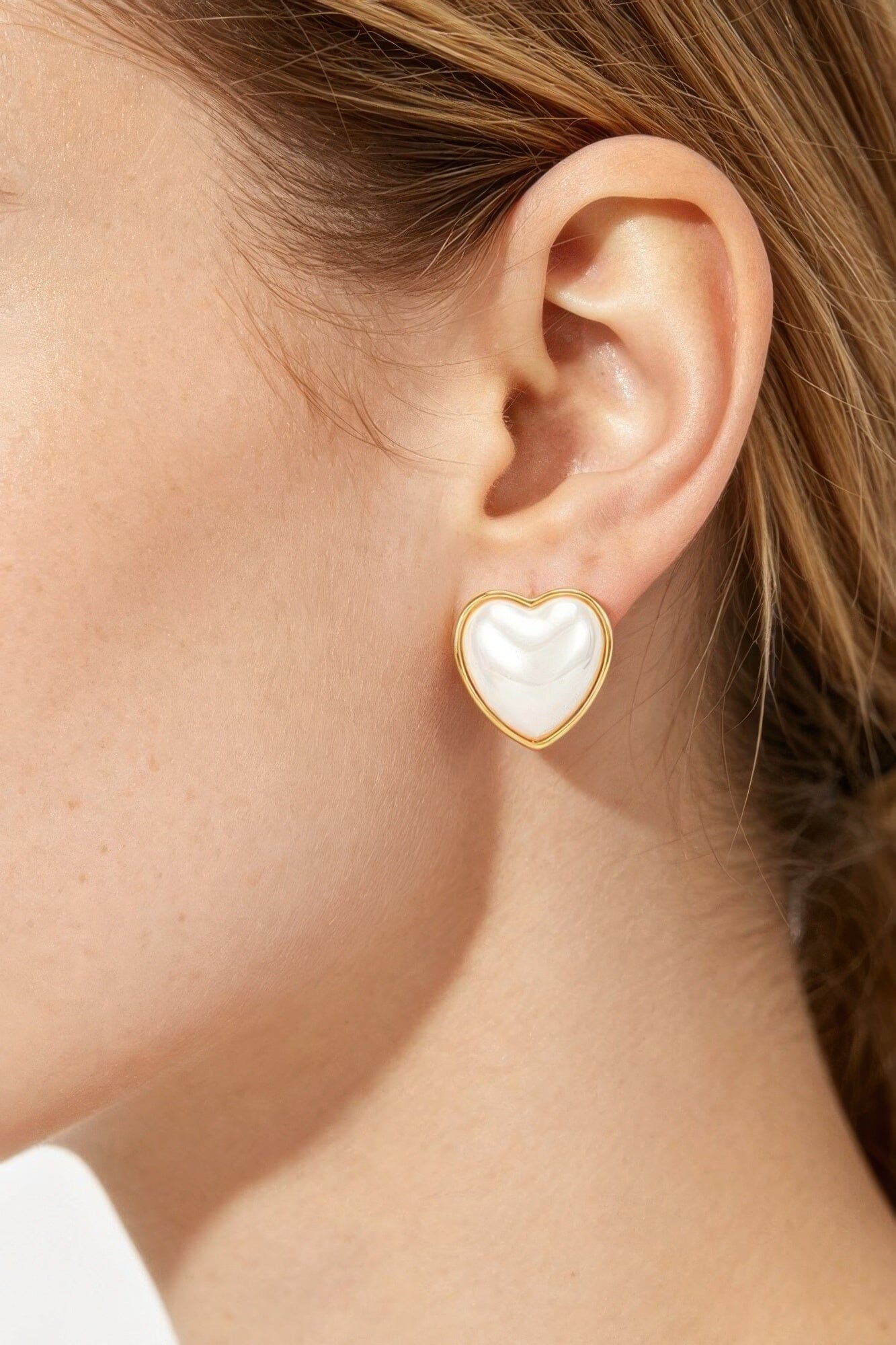 Heart-shaped Pearl Stud Earrings With Simple Metal Frame Apparel & Accessories > Jewelry > Earrings jehouze Gold 