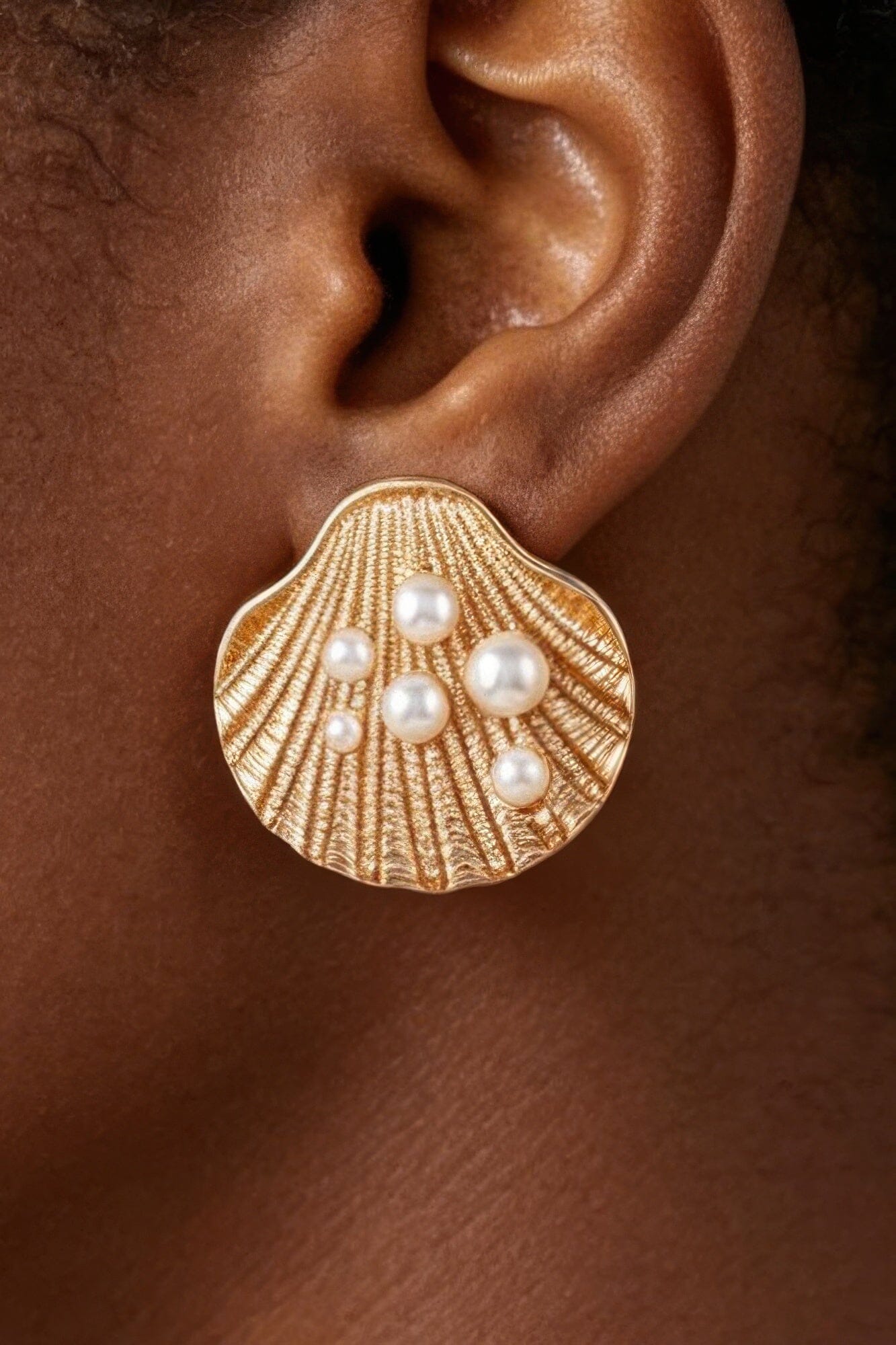 Pearl Studded Clamshell Earrings Apparel & Accessories > Jewelry > Earrings jehouze Gold Cream 