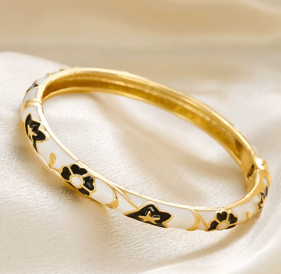 Women Elegant Enamel Glaze Flower Texture Retro Gold Metal Bracelet Bracelets jehouze White 